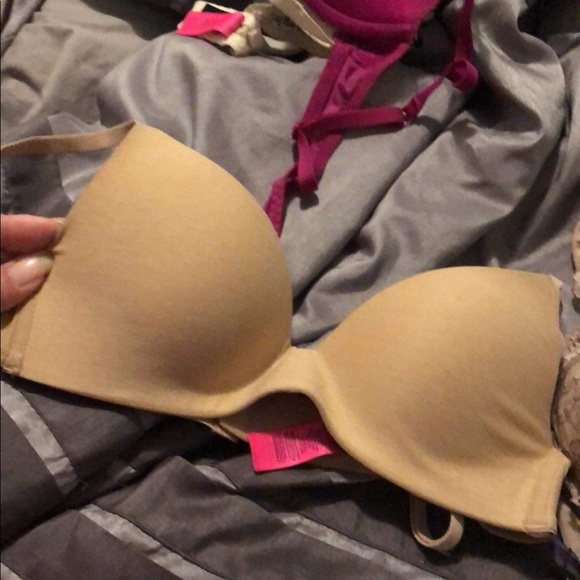 Bra Bundle size 32a/b all fit around the same size. two are 30b but fit same - Picture 5 of 13